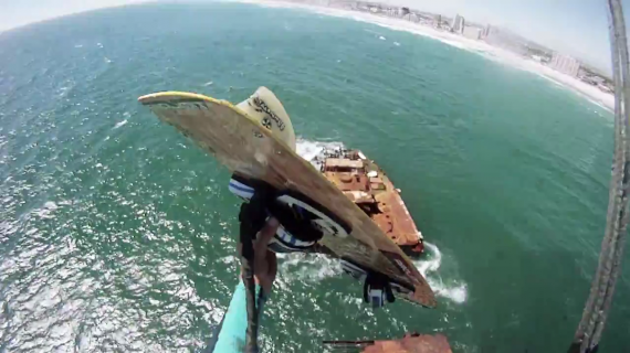 Nick Jacobsen – ‘Crane jump 2′ – Saut en kite depuis une grue !