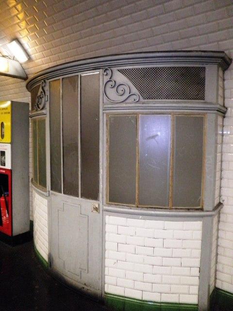Souvenir du métro parisien : le bureau du chef de station à Sèvres Babylone