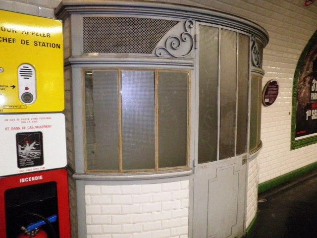Souvenir du métro parisien : le bureau du chef de station à Sèvres Babylone