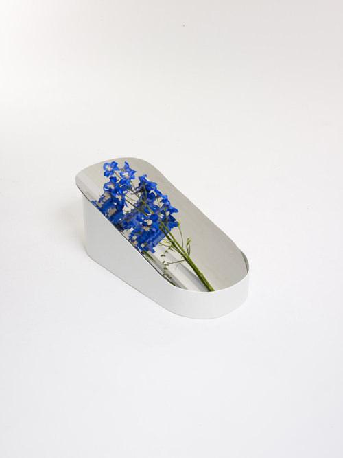 Narciso une collection de Vase + Miroir par Giorgia Zanellato