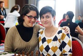  Zoi Iordanidou (2169) et Ekaterini Pavlidou (2176) de l'équipe d'échecs de la Grèce © site officiel 