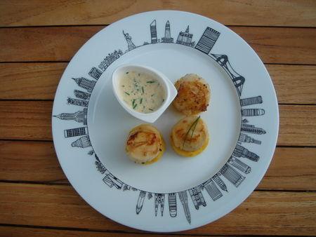 Mini millas sur noix de saint jacques poelées, un truc de fou ! noix_de_saint_jacques_sur_assiettes_New_York