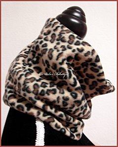 2011-12-199b - Col en polaire tigre