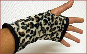 2011-12-199e - Mitaines en polaire tigre