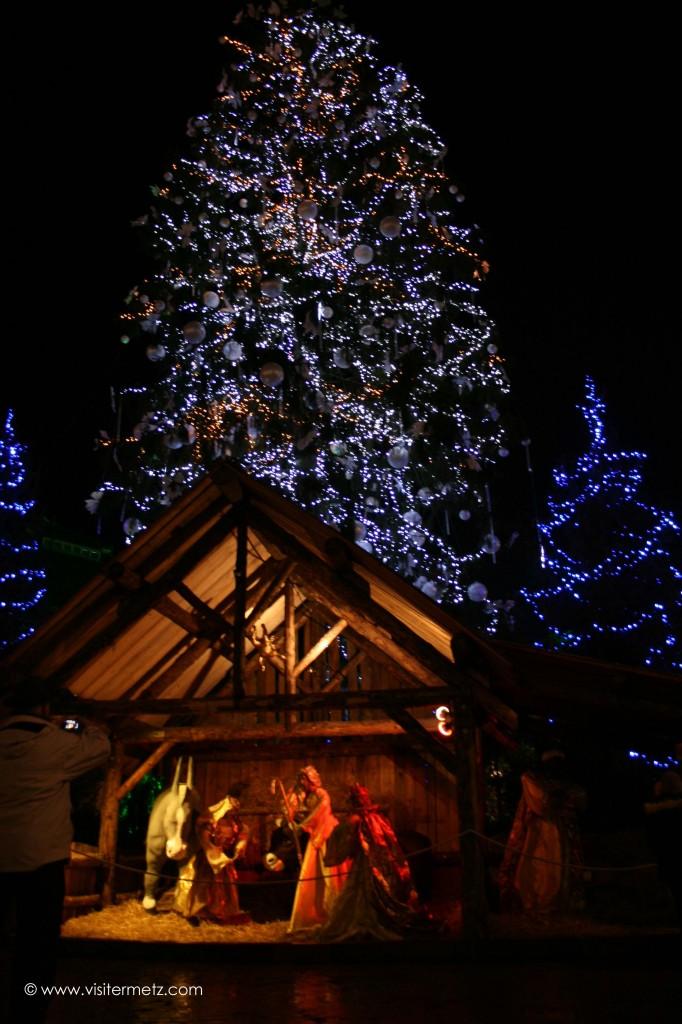 JOYEUX NOEL AUX AMIS DU GRAOULLY ET MEME AUX AUTRES !