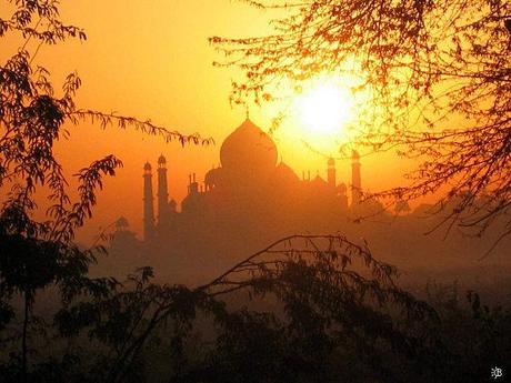 Sunrise_on_Taj_Mahal_II_by_xarlottphotos.jpg