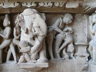 Khajuraho, kama-sutra, sensualité de la pierre