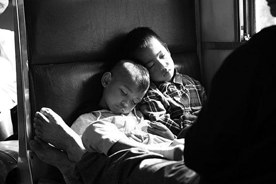 Train Thailande enfants
