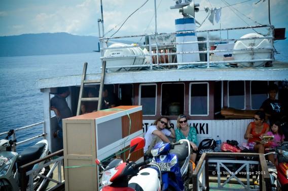 Sur le ferry, en route pour les îles Togian (Ampana, Sulawesi Centre, Indonésie)