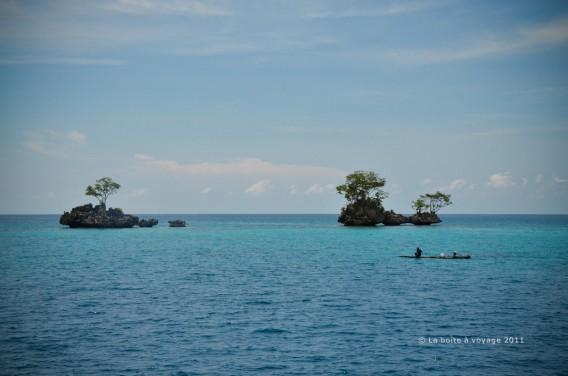Les premiers rochers des îles Togian (Sulawesi Centre, Indonésie)