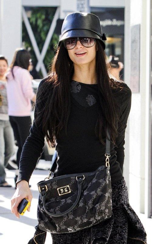 paris-hilton-122611-12