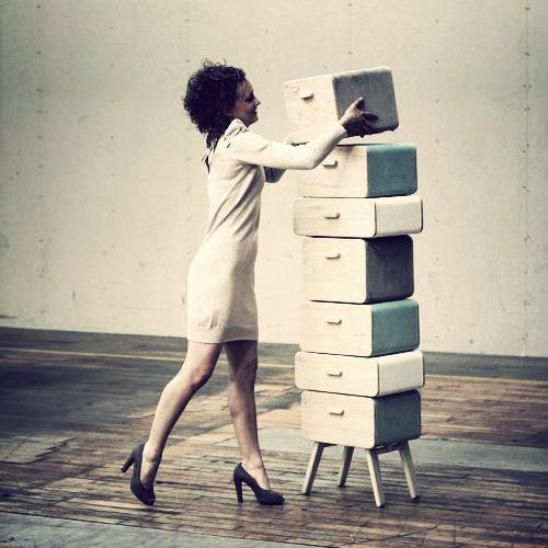 Oturakast tabouret + tiroir + commode par Rianne Koens