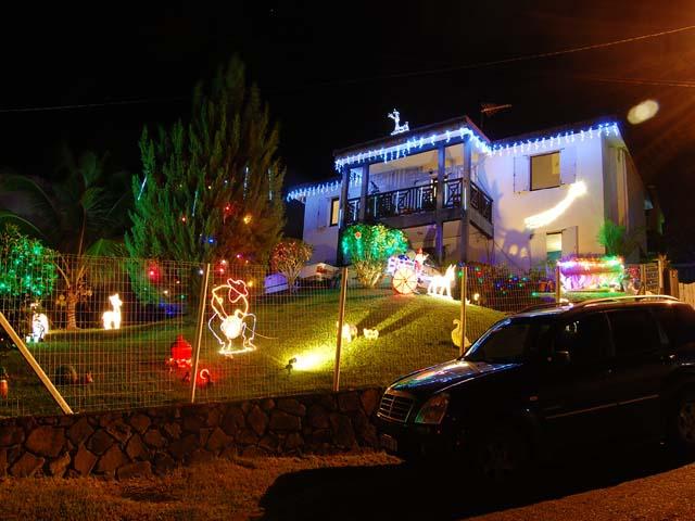 La ville de Schoelcher (Martinique), sous les illuminations.