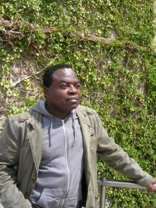 Le regard futuriste sur la gare d’Austerlitz du Professeur et écrivain Congolais «Gaston Mbemba-Ndoumba »
