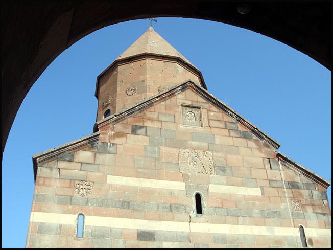 Monastère arménien de Khor Virap et vin d’Aréni