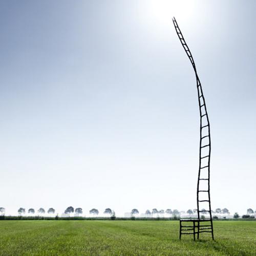 The Empty Chair, monter au ciel par Maarten Baas