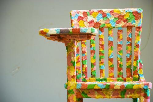 Chaise chewing gum par Melissa Harris