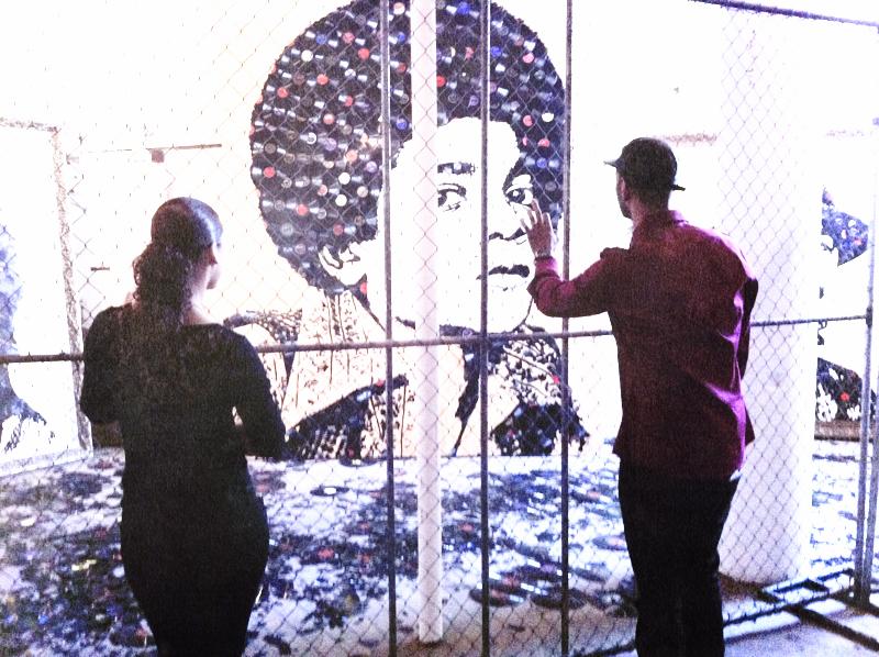 Alicia Keys et Swiss Beatz visitent l'expo de Mr Brainwash