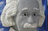 albertlego 449x550 160x105 Une gigantesque sculpture dAlbert Einstein en LEGO