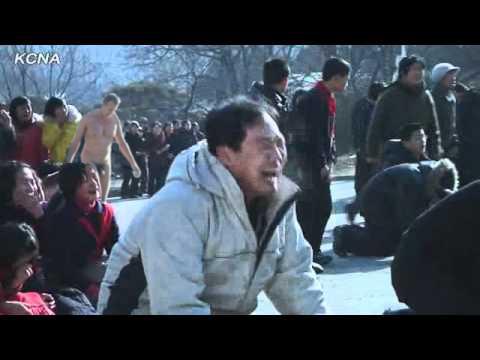 L'homme nu de la REDOUTE pleure-la-mort-de-Kim-Jong-Il