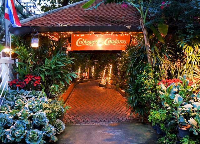 Le célèbre restaurant Cabbages & Condoms, Sukhumvit Soi 12, qui a pour mission d'aider dans la lutte contre le Sida.
