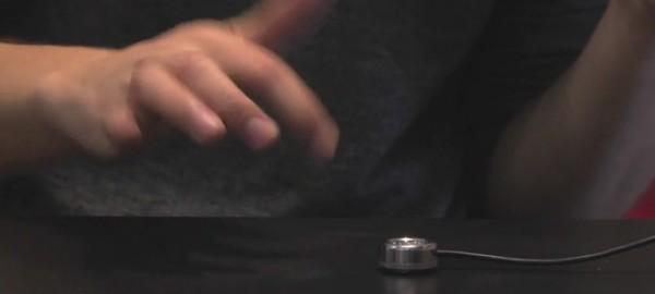 micro 600x270 Un microphone transforme nimporte quelle surface en une interface tactile