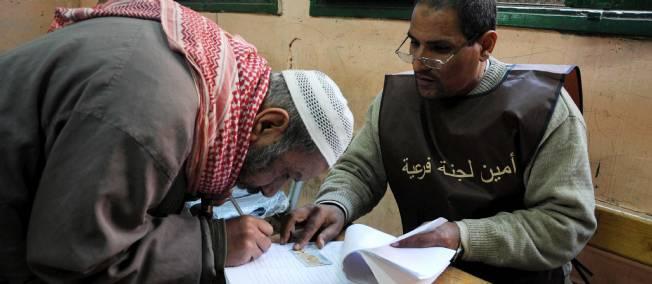 Les Frères musulmans confirment leur succès électoral en Égypte