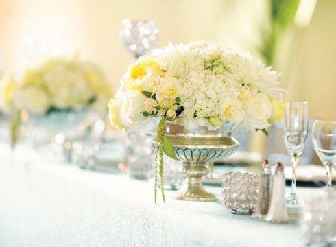 Decoration de mariage bleu clair, jaune pale  et argent
