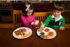 Alimentation et PSYCHO: Des assiettes colorées stimulent l’appétit des enfants – Acta Paediatrica