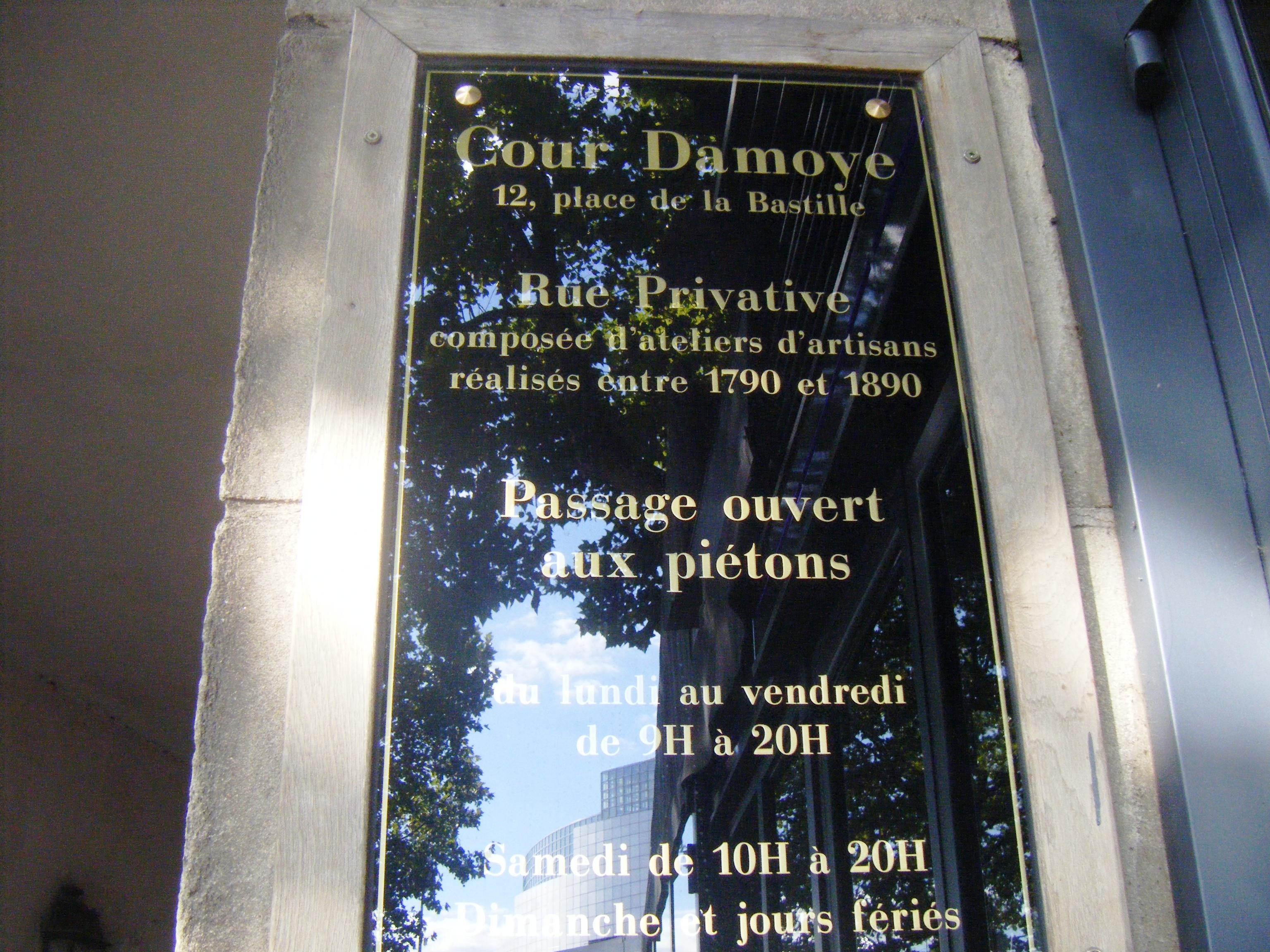 La Cour Damoye, rue privative Place de la Bastille