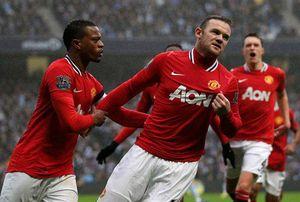 players_congratulate_rooney