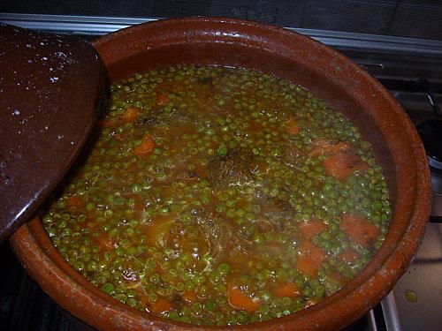Tajine de veau aux carottes et petits pois SS853653.JPG