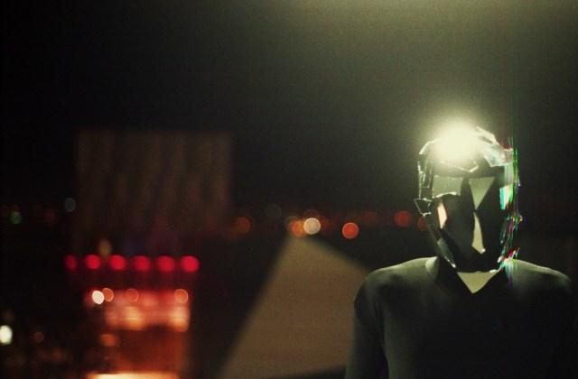 L’HOMME DANS LA VILLE