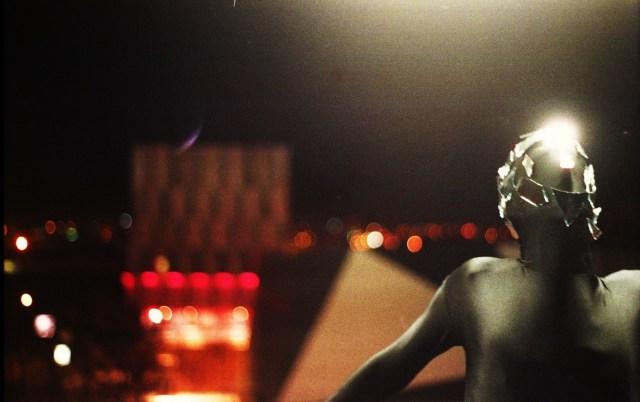 L’HOMME DANS LA VILLE