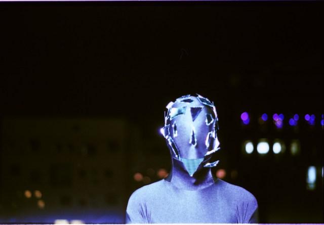 L’HOMME DANS LA VILLE