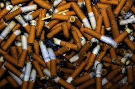 A Paris, la chasse aux mégots de cigarette est ouverte !