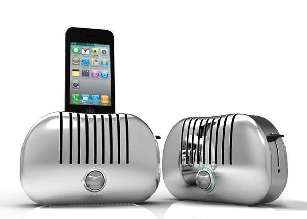 Un bon vieux toaster comme station d'accueil pour iPhone...
