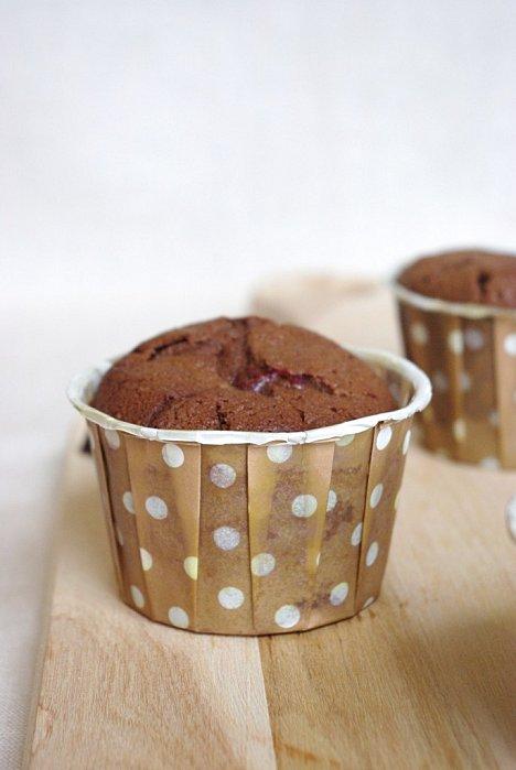 Muffins-chocolat-au-coeur-de-framboises.JPG