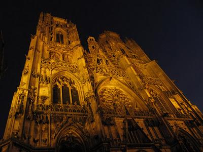 C'est beau, une cathédrale, la nuit !