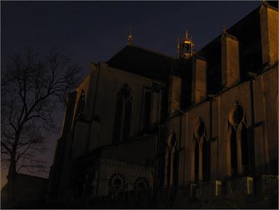 C'est beau, une cathédrale, la nuit !