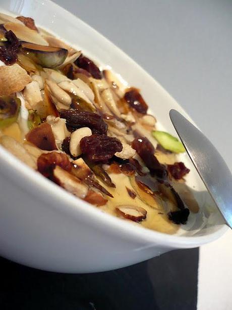 Fromage blanc aux fruits secs et sirop d'agave, ou un p'tit goûter bien sympa ^^ Fromage blanc aux fruits secs et sirop d'agave, ou un p'tit goûter bien sympa ^^