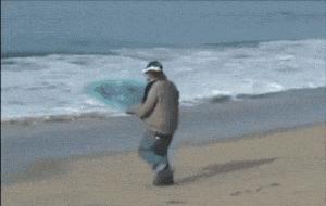 gif,mec qui se mange un surf,se prendre une télé sur la tête,gif animé,le shaker de cyril