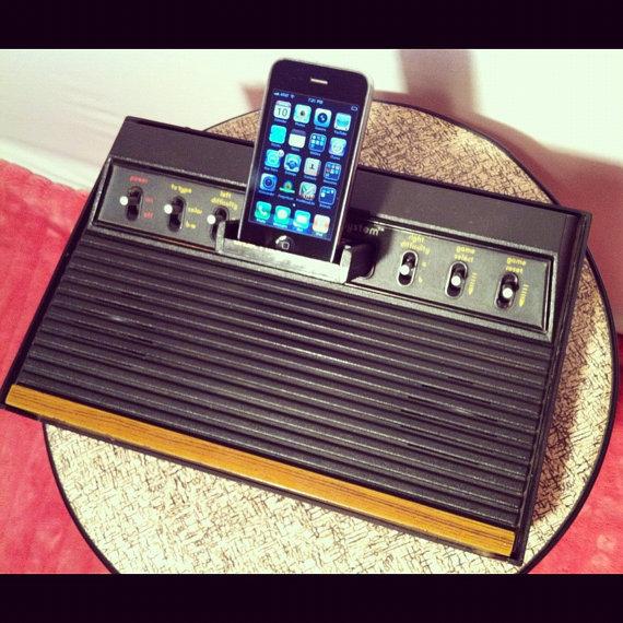 il 570xN.301850927 Un dock iPhone à partir dune Atari 2600
