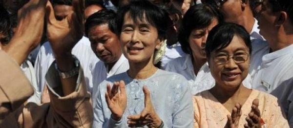 Aung San Suu Kyi entre en campagne. Objectif: le parlement birman en avril.