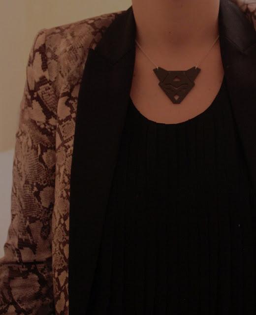 SANG FROID ET POUSSETTE DOUBLE.