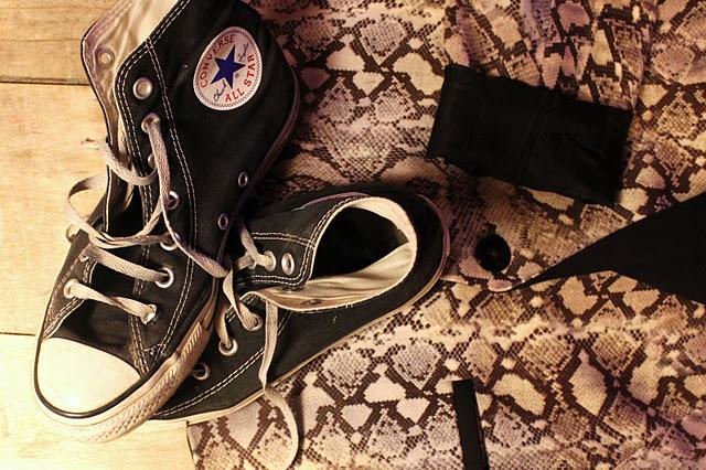 SANG FROID ET POUSSETTE DOUBLE.