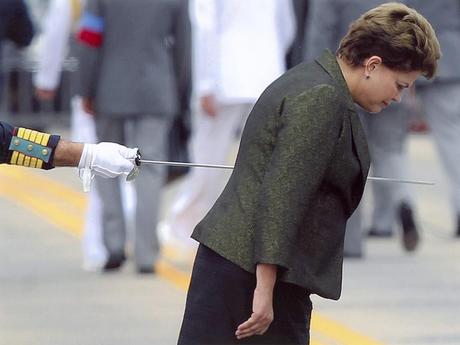 La présidente du Brésil transpercée par une épée