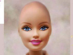 Qui tirerait réellement profit d’une Barbie chauve ?