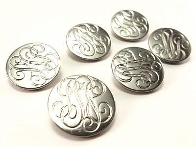 Plein de nouveaux boutons vintages dans la boutique!