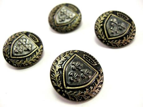 Plein de nouveaux boutons vintages dans la boutique!